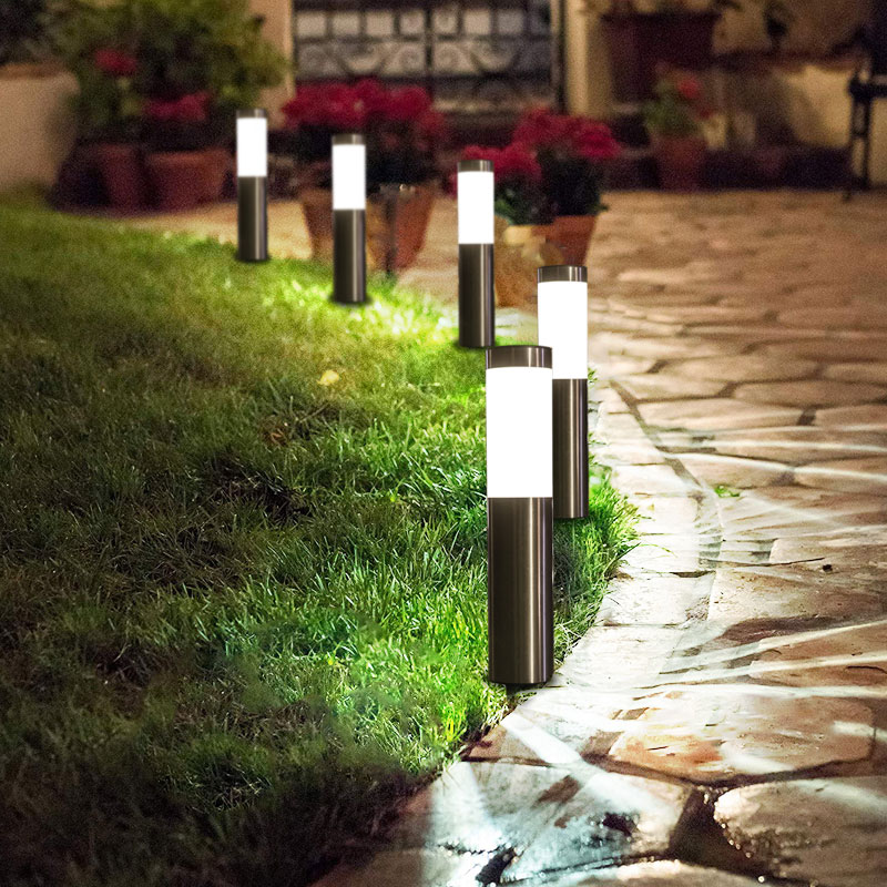 Comment nettoyer et entretenir les lumières de la cour ?