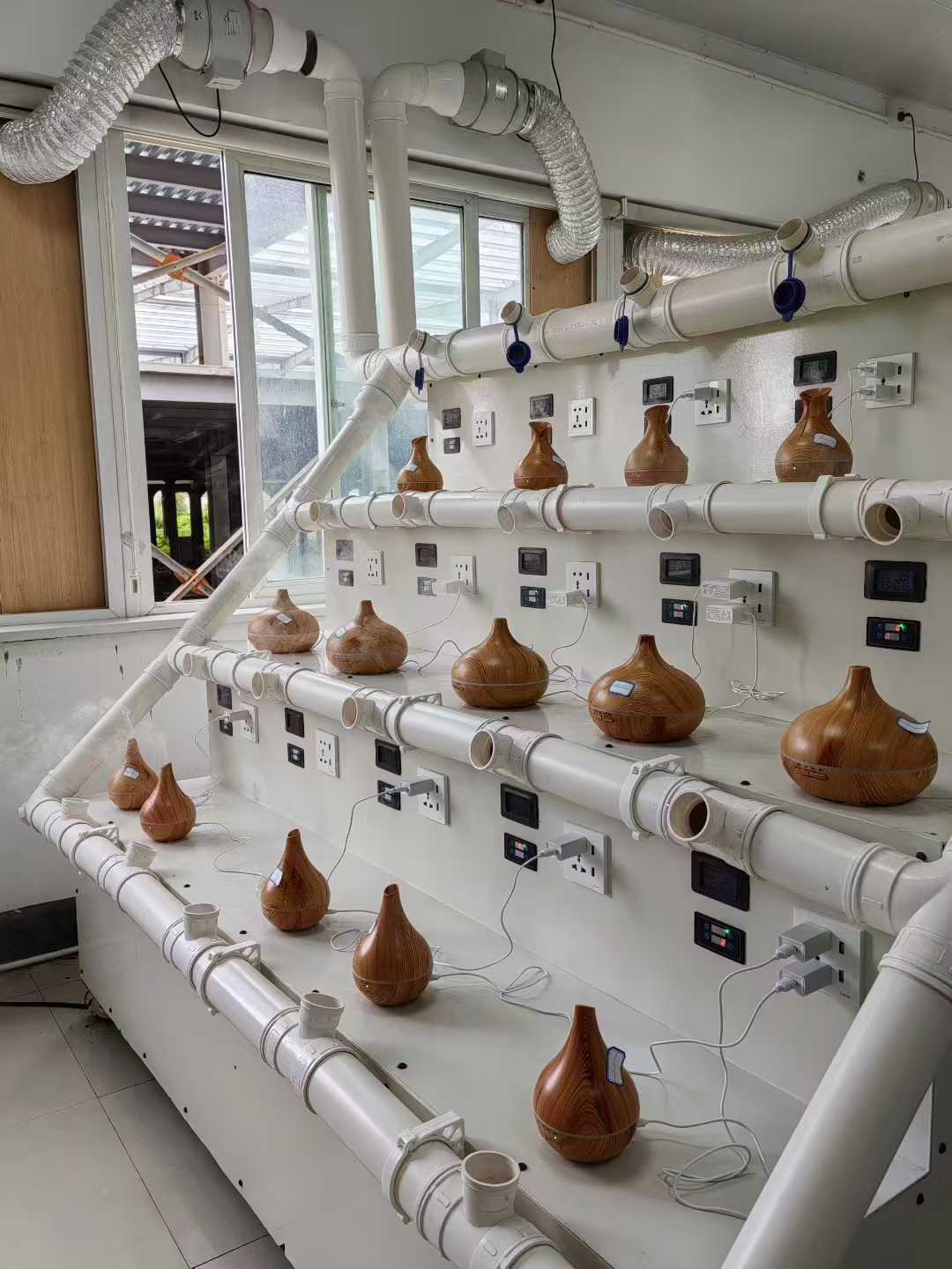 Le test de vieillissement du diffuseur d'arômes en bois est en cours