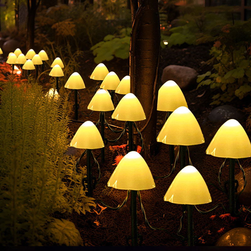 Guirlande lumineuse solaire en forme de champignon.